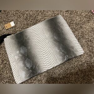 Snake skin clutch